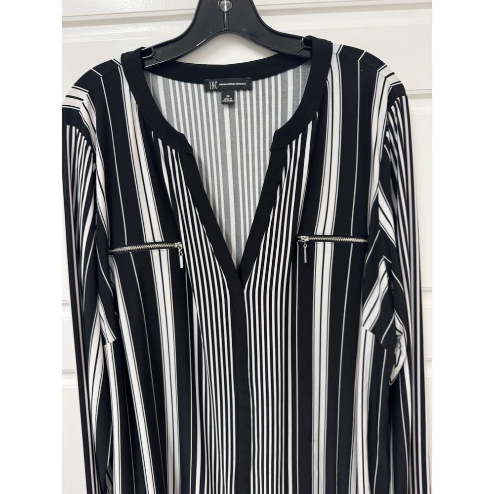 INC International Concepts Women 2X Black White Striped V-Neck Zipper Blouse Top